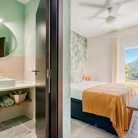 La Ruta Naranja Bed and Breakfast *